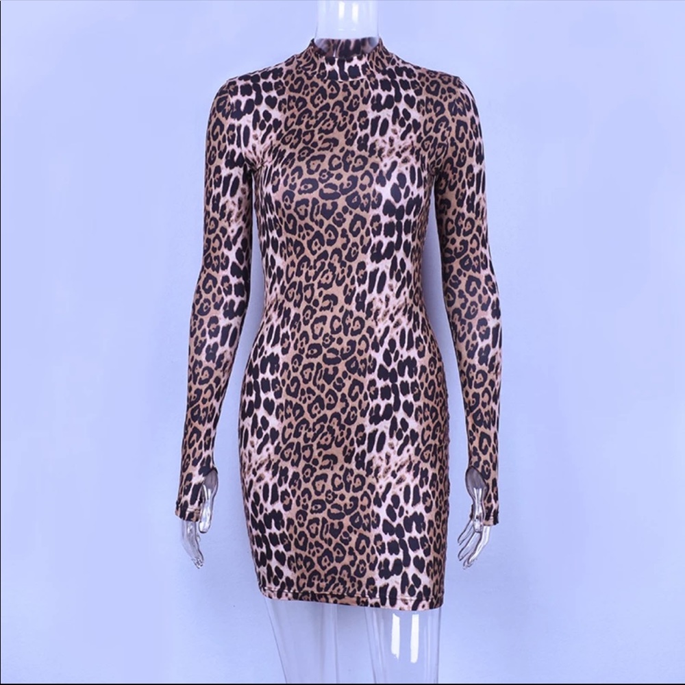 Beautiful sexy leopard print mini dress stretchy - Picture 6 of 8